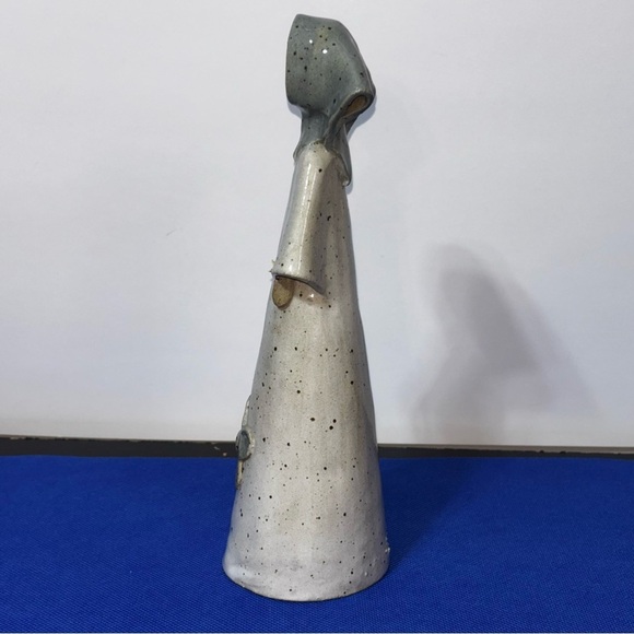 5/$25
Ceramic Figurine Women Gardener Grey Cream Accents Hollow Dried Flowers - Picture 5 of 7